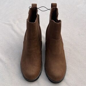 Universal Thread hidden wedge brown boots women’s size 6.5